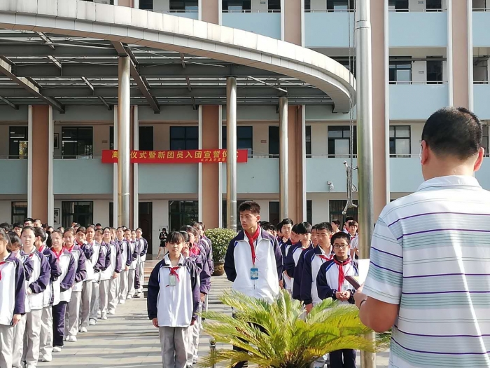 中学举行少先队离队仪式塱新团员入团宣誓仪式 - 长兴县李家巷镇中学