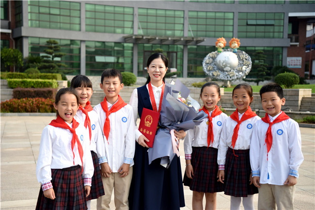 全国优秀教师祝响响载誉而归