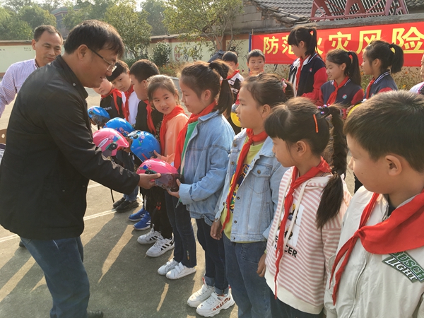 吴山小学:"安全骑行,幸盔有你"主题手抄报比赛 - 长兴教育资源公共