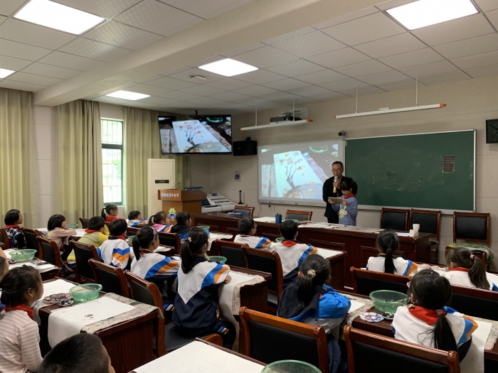 於潜二小11月6日同步课堂教学场景