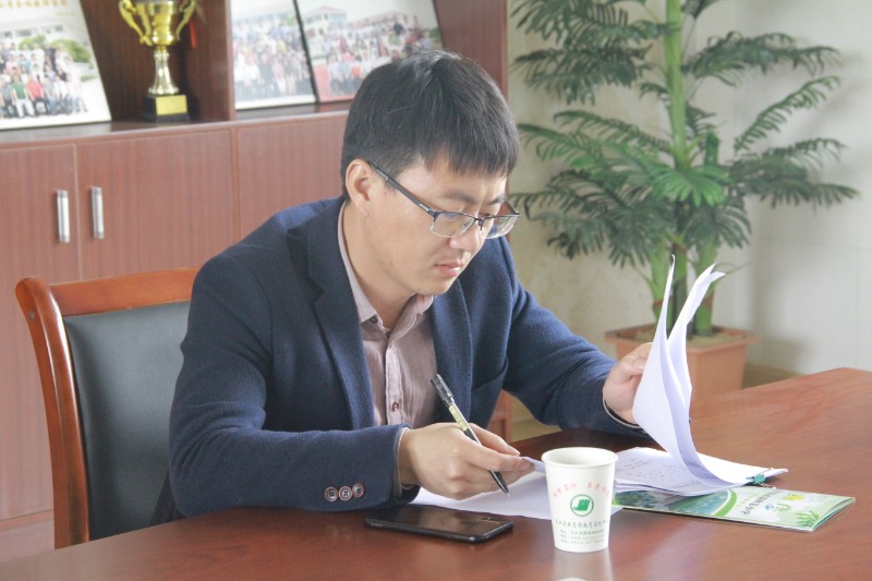 朱校长介绍了近期学校的发展建设,并着重介绍了食堂的就餐制度,饮食