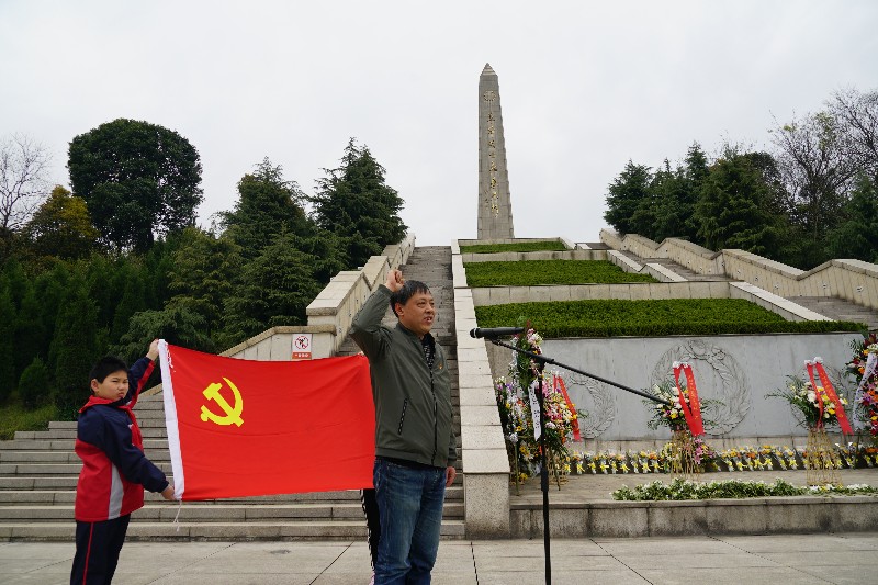 祭扫仪式结束后,师生们参观了湖州烈士纪念馆和钱壮飞纪念馆.