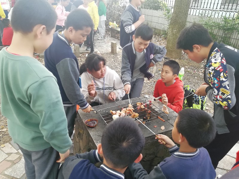 九龙湖社会实践基地活动不仅提高了学子们的团队意识,还提升了自我的