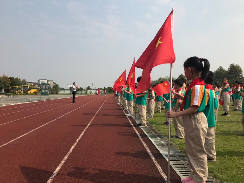 祖国,祖国,我一刻不能和你分离 ——长兴县太湖图影小学周队日活动