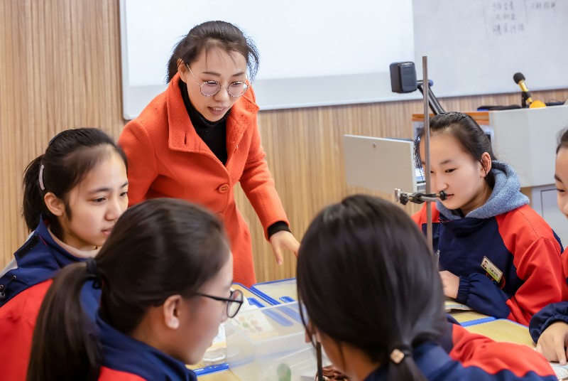 首先为我们展示的是来自湖州市第十一中学的胡娟娟老师.