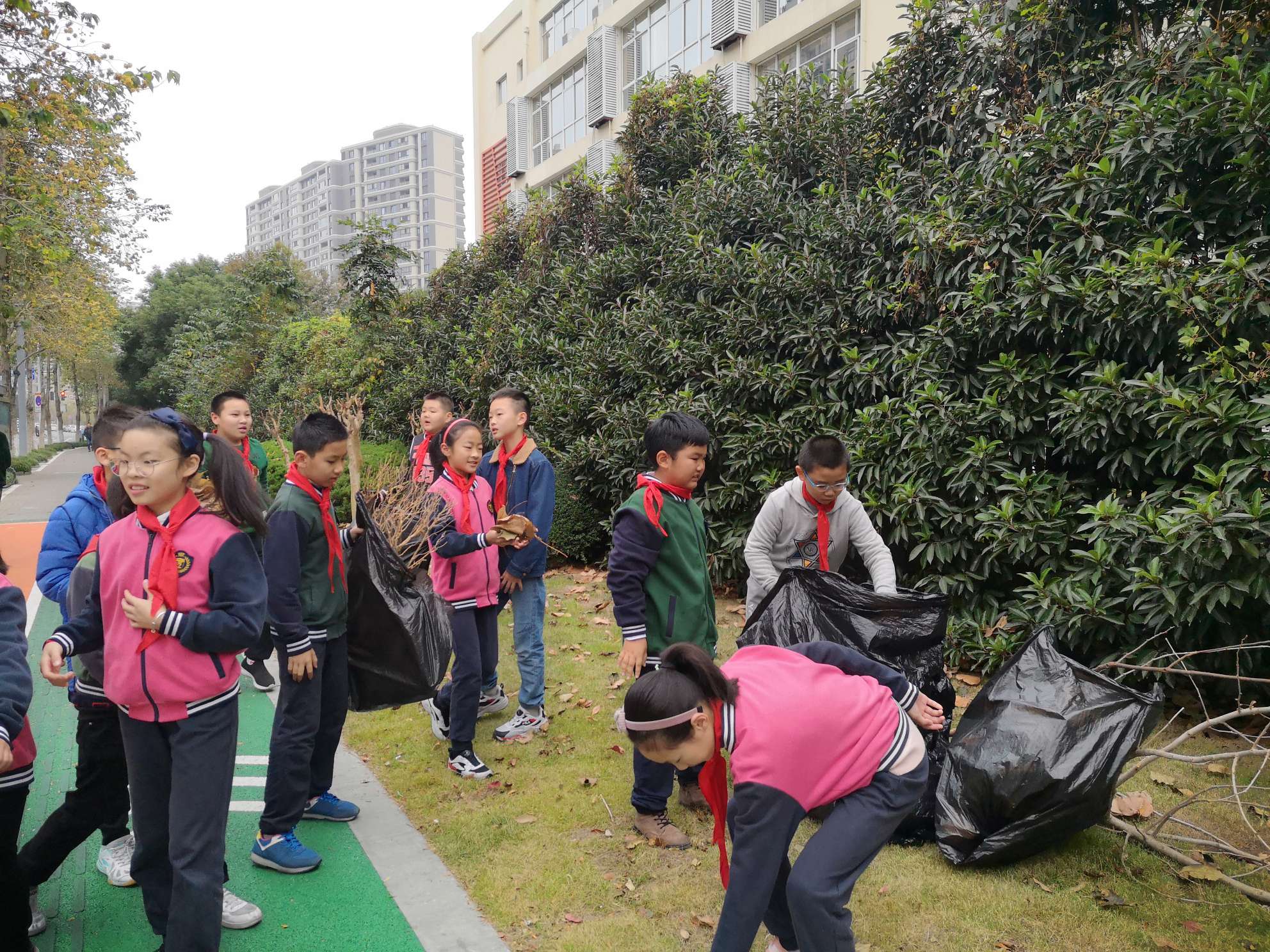 我們是校園環境衛士 - 寧波市鄞州區鍾公廟中心小學 - 寧波智慧教育