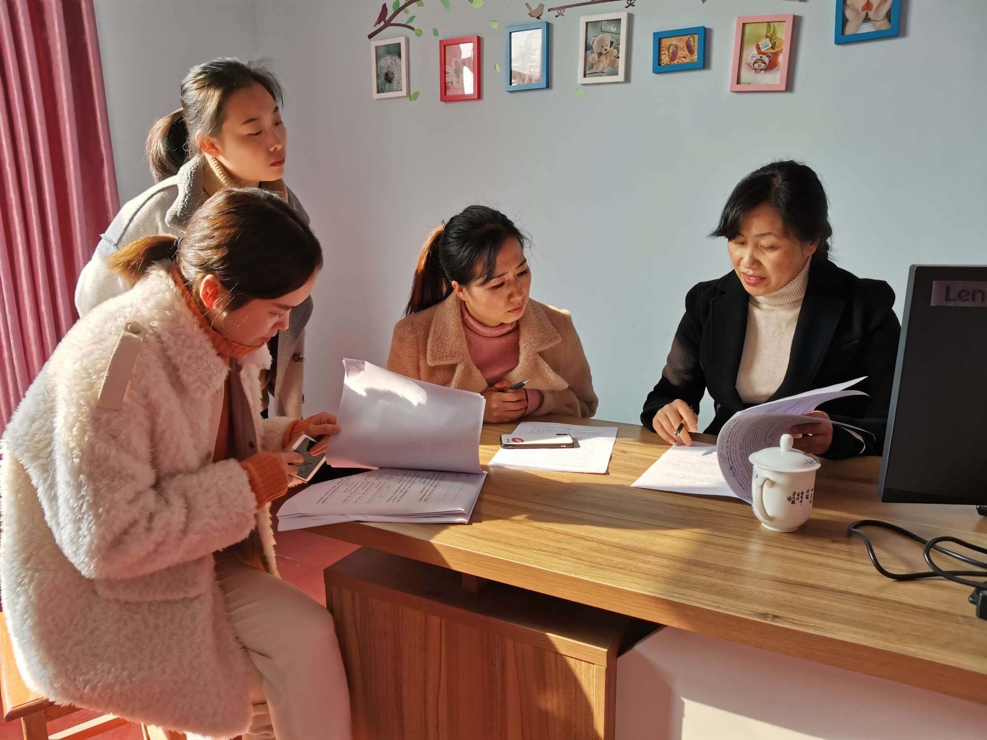 市教科室主任小学语文教研员谢建萍来校进行教科研指导