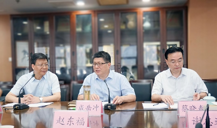 谢卫民校长受邀参加全省职业教育改革座谈会