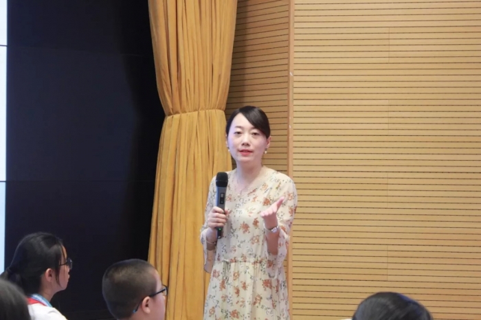 来自杭十三中教育集团的沈炜老师与杭州市文溪中学的朱丽娜老师分别