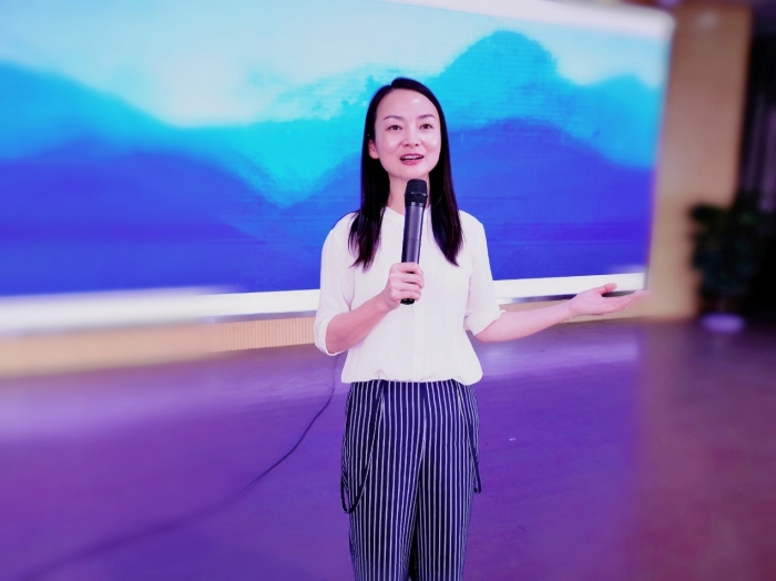 浙江省义务段美术精品课程奖获得者王言芳老师论坛中浙江省义务段美术