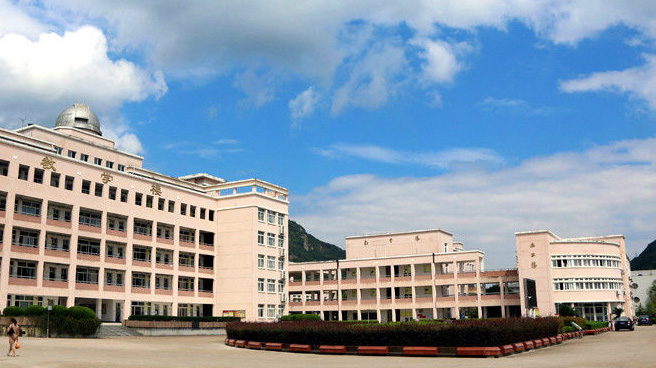 上海九峰实验学校图片
