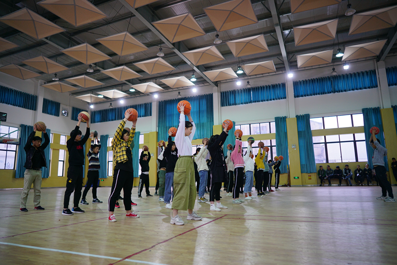 张堰中学篮球课图片