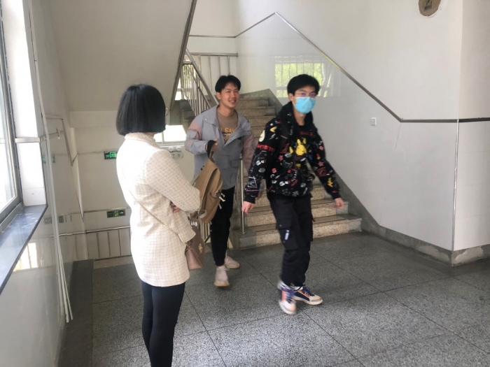 柯桥区越崎中学:助力复学,教师志愿者服务队在行动