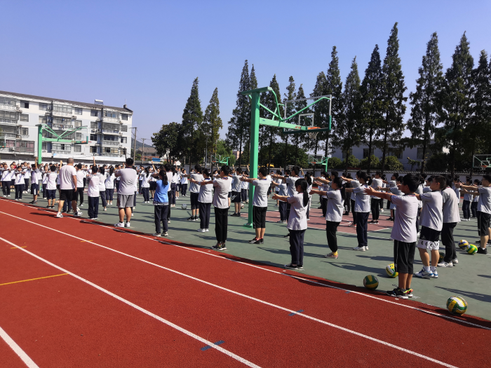 发展中心初中教研员到华甫中学进行教学调研