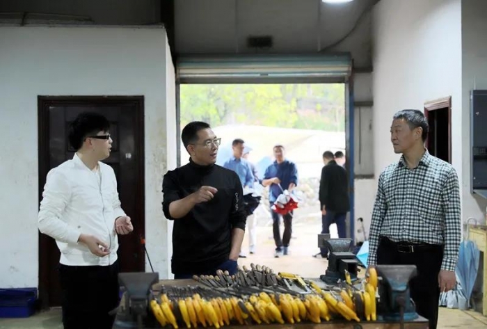 县人大常委会副主任吴建华到庆元职高调研职业教育发展