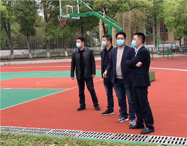 长兴县水口乡党委书记朱炜江视察水口乡中学