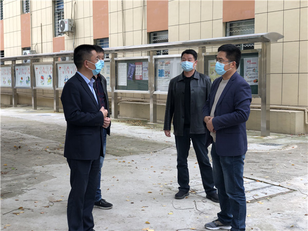 长兴县水口乡党委书记朱炜江视察水口乡中学