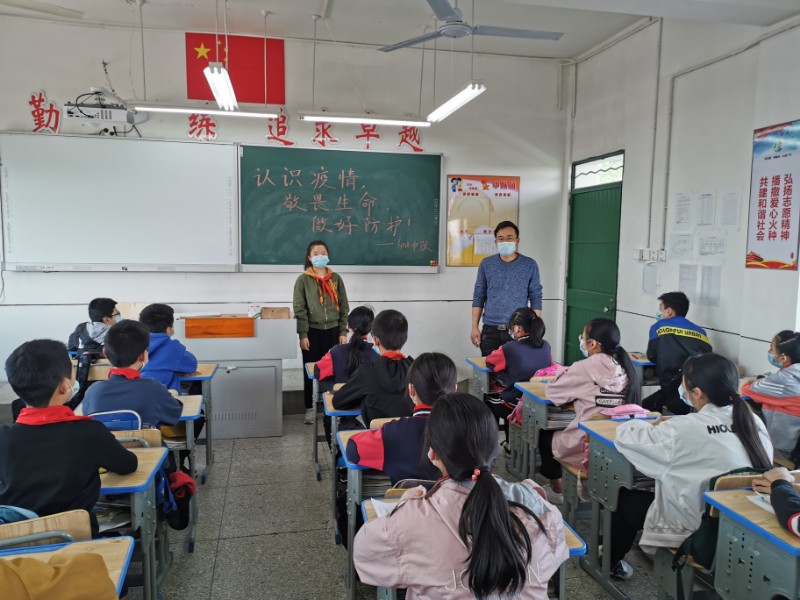 一堂特殊的生命教育课长桥中心小学开展认识疫情敬畏生命做好防护主题