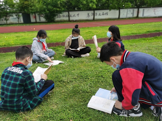 声声回荡在校园上空,不仅创新了晨读的模式,激发了学生的学习兴趣