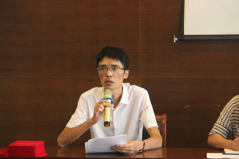 携手共进合作共赢长兴县龙山中学举行青年教师培养暨师徒结对会议