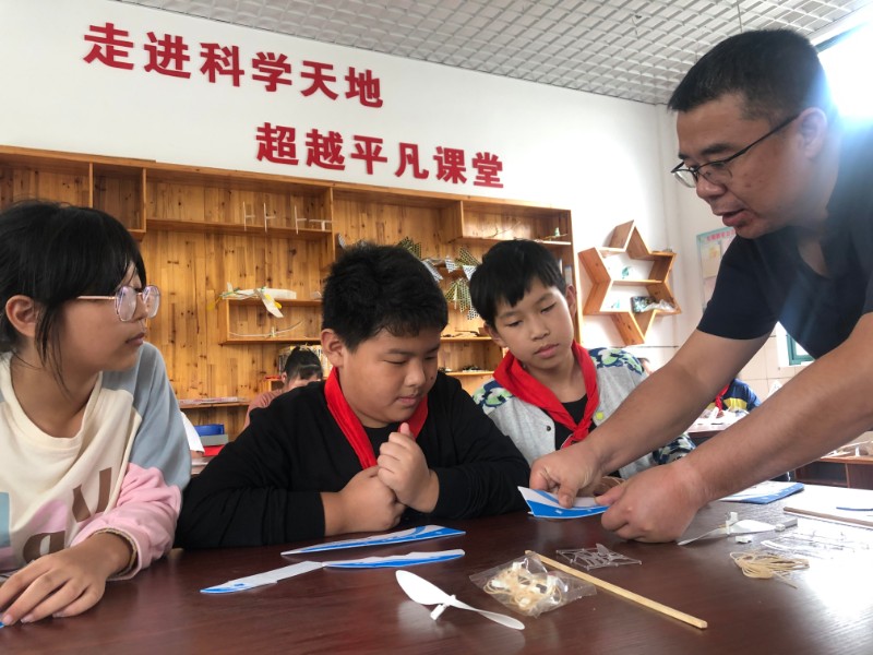 长兴县太湖图影小学航模科普放飞梦想