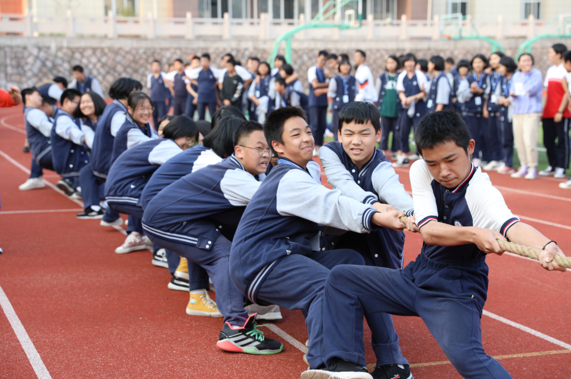 "向国庆献礼"——西郊中学举行迎面接力,拔河比赛 - 新昌县西郊中学
