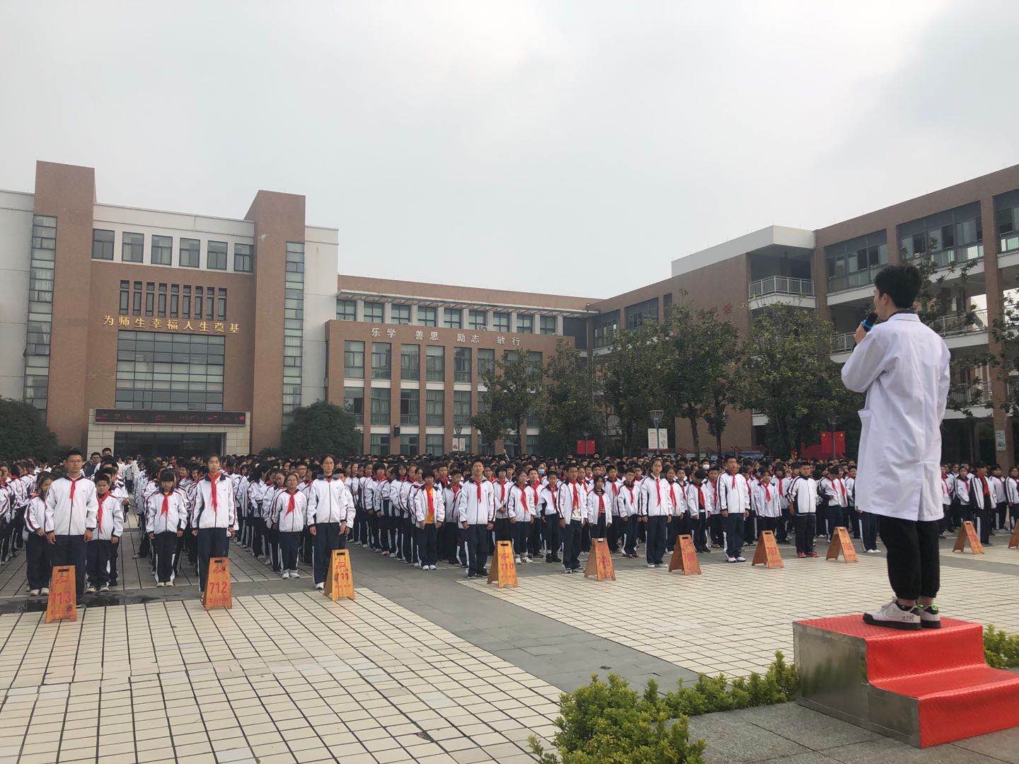 做好秋冬防疫保障师生健康长兴县龙山中学开展传染病防控知识宣讲活动