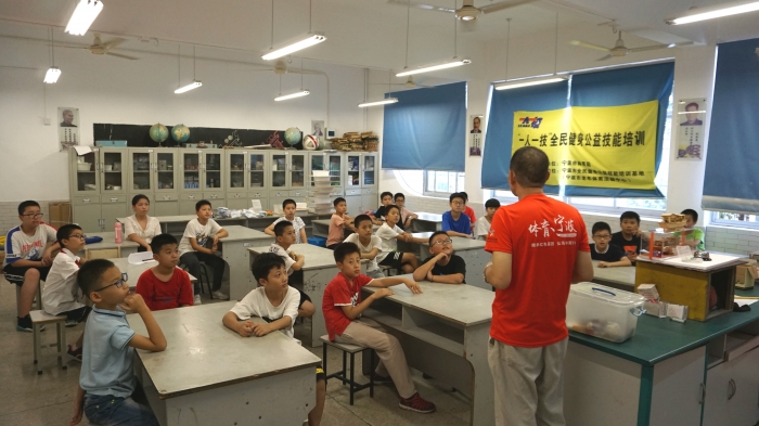 继承红色基因弘扬体育精神记世南小学红船制作活动