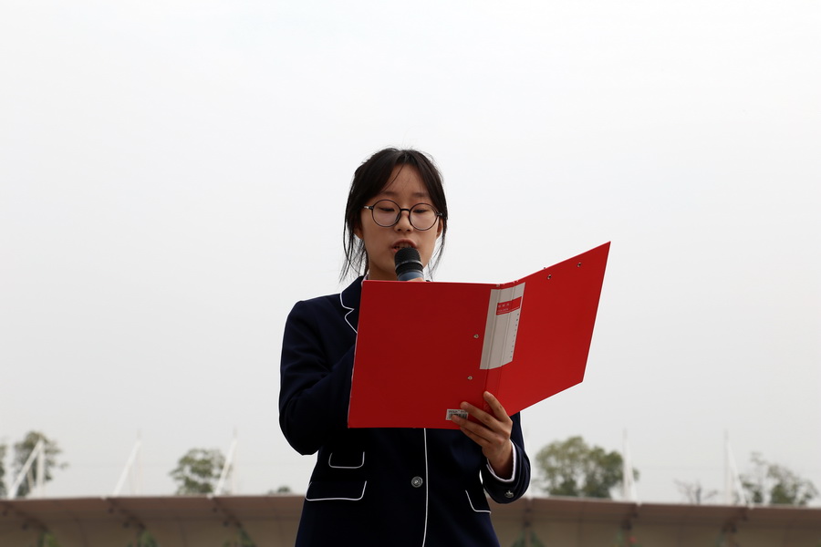 国旗下讲话让运动成为习惯让生命更加精彩