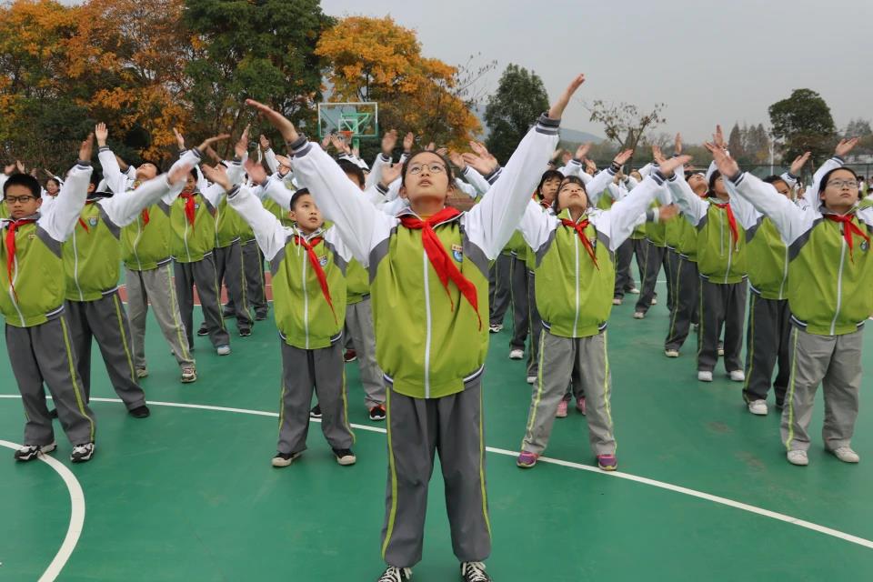 律动校园展山鹰风采煤山中学开展第十二届校体育节广播操比赛